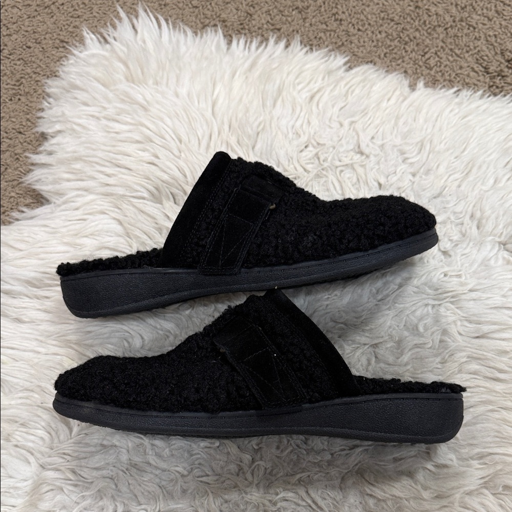 Vionic Izzy Black Faux Shearling Clog (Women) Size‎ 9